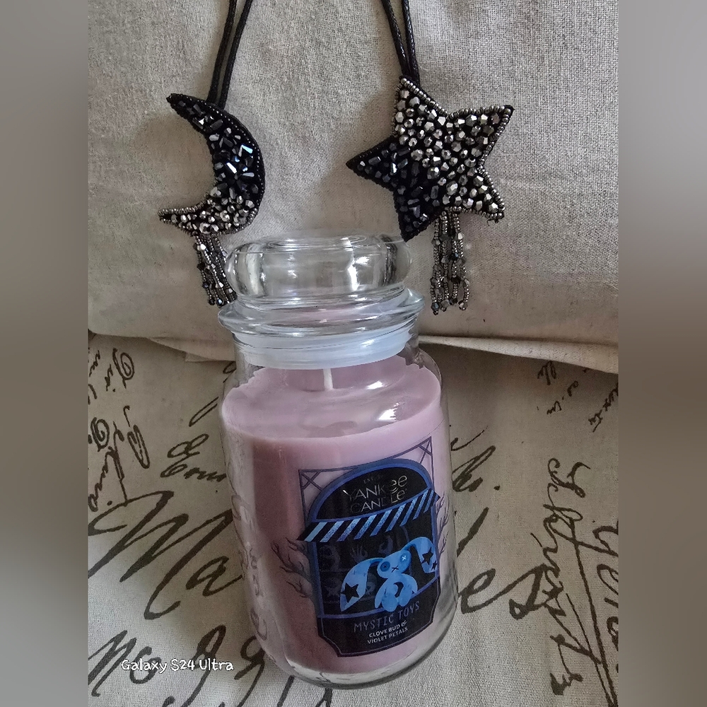 Yankee Candle & 2 Bag Charms 3 Piece Halloween Set: YC 22oz Candle & Moon / Star - Picture 13 of 13